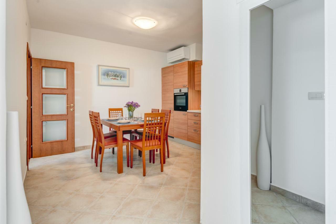 Apartmani Mirta Omiš Exterior foto