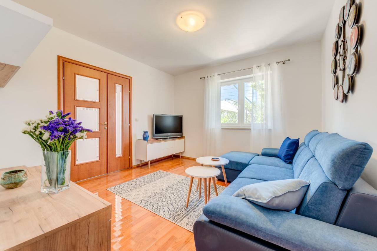 Apartmani Mirta Omiš Exterior foto